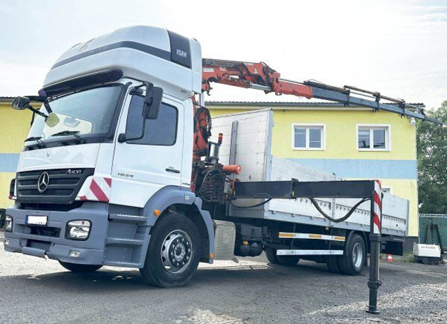 Mercedes-Benz Axor 1824 - شاحنات مسطحة, شاحنة كرين: صورة 1 Mercedes-Benz Axor 1824 - شاحنات مسطحة, شاحنة كرين: صورة 1