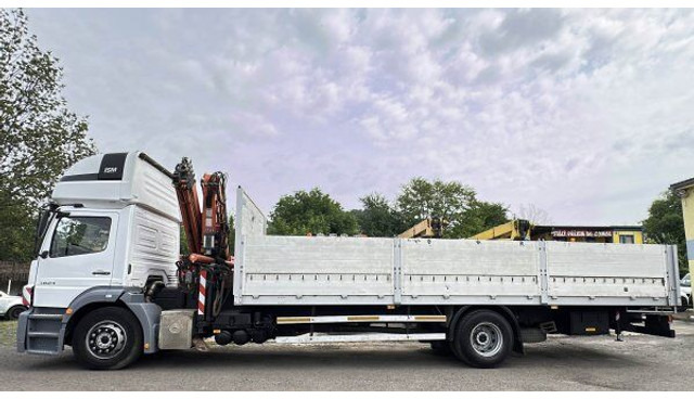 Mercedes-Benz Axor 1824 - شاحنات مسطحة, شاحنة كرين: صورة 3 Mercedes-Benz Axor 1824 - شاحنات مسطحة, شاحنة كرين: صورة 3