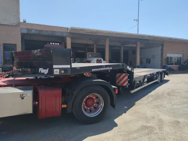 Fliegl D6 - عربة منخفضة مسطحة نصف مقطورة: صورة 4 Fliegl D6 - عربة منخفضة مسطحة نصف مقطورة: صورة 4