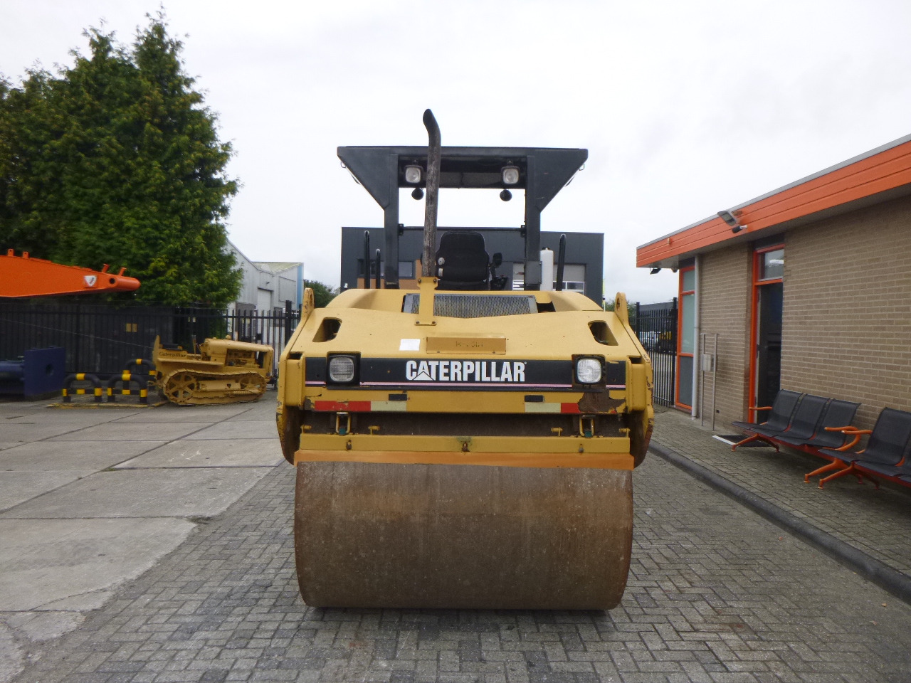 CATERPILLAR CB-534D - مدحلة اسفلت: صورة 4 CATERPILLAR CB-534D - مدحلة اسفلت: صورة 4