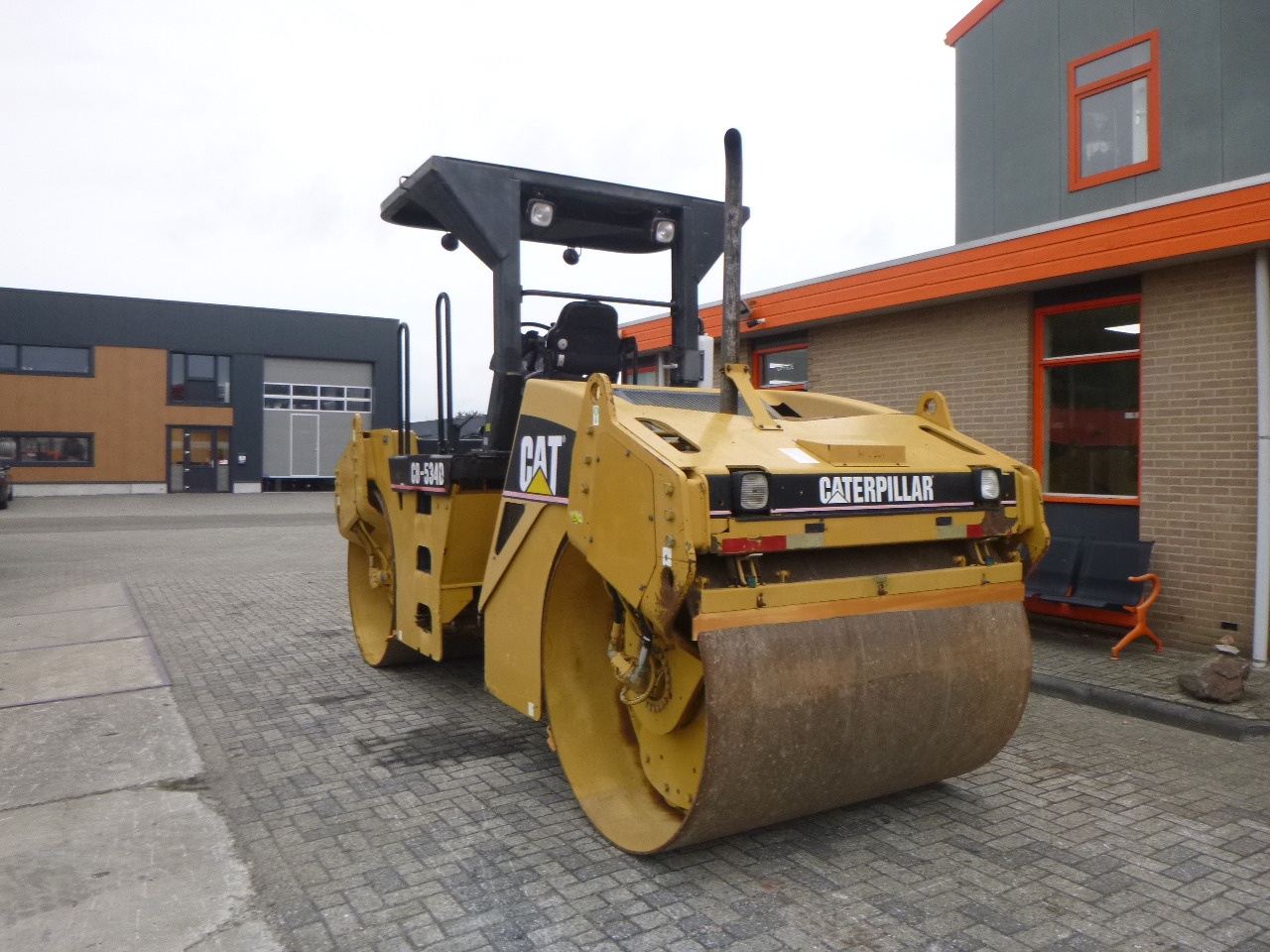 CATERPILLAR CB-534D - مدحلة اسفلت: صورة 3 CATERPILLAR CB-534D - مدحلة اسفلت: صورة 3