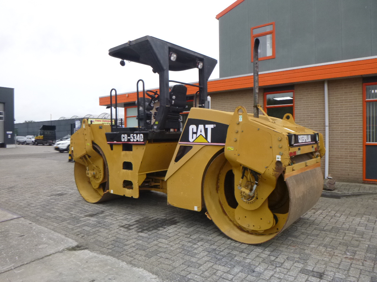 CATERPILLAR CB-534D - مدحلة اسفلت: صورة 2 CATERPILLAR CB-534D - مدحلة اسفلت: صورة 2