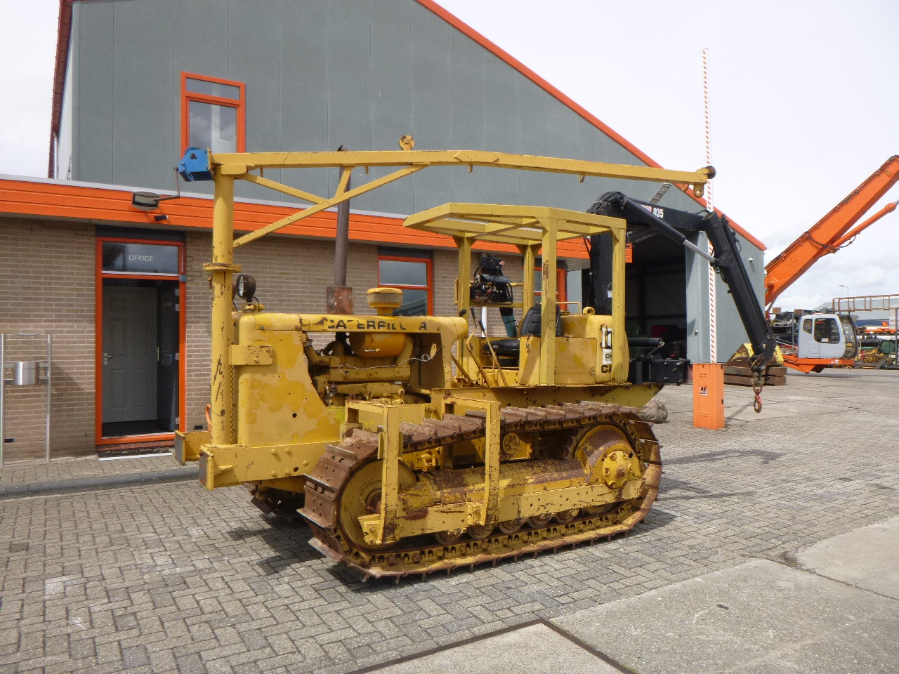 CATERPILLAR D4D - ماكينة وضع الأنابيب: صورة 3 CATERPILLAR D4D - ماكينة وضع الأنابيب: صورة 3