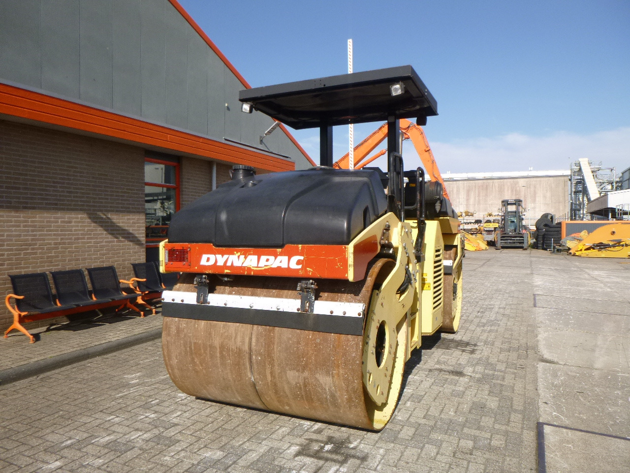 DYNAPAC CC432V - مدحلة اسفلت: صورة 4 DYNAPAC CC432V - مدحلة اسفلت: صورة 4