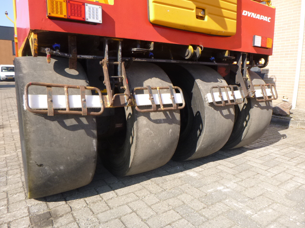 مدحلة هوائية DYNAPAC CP215(HITACHI): صورة 10 مدحلة هوائية DYNAPAC CP215(HITACHI): صورة 10