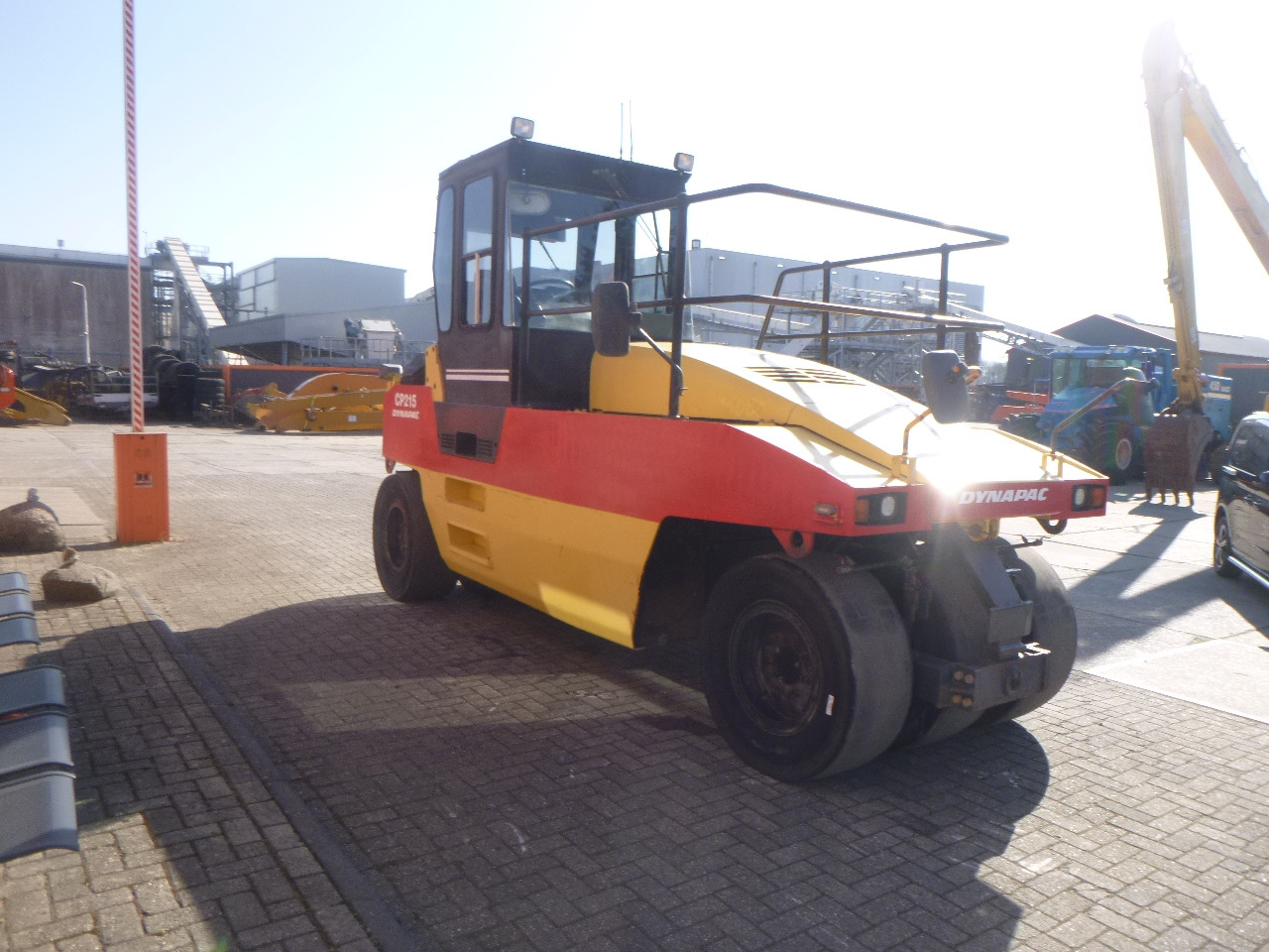 DYNAPAC CP215(HITACHI) - مدحلة هوائية: صورة 5 DYNAPAC CP215(HITACHI) - مدحلة هوائية: صورة 5