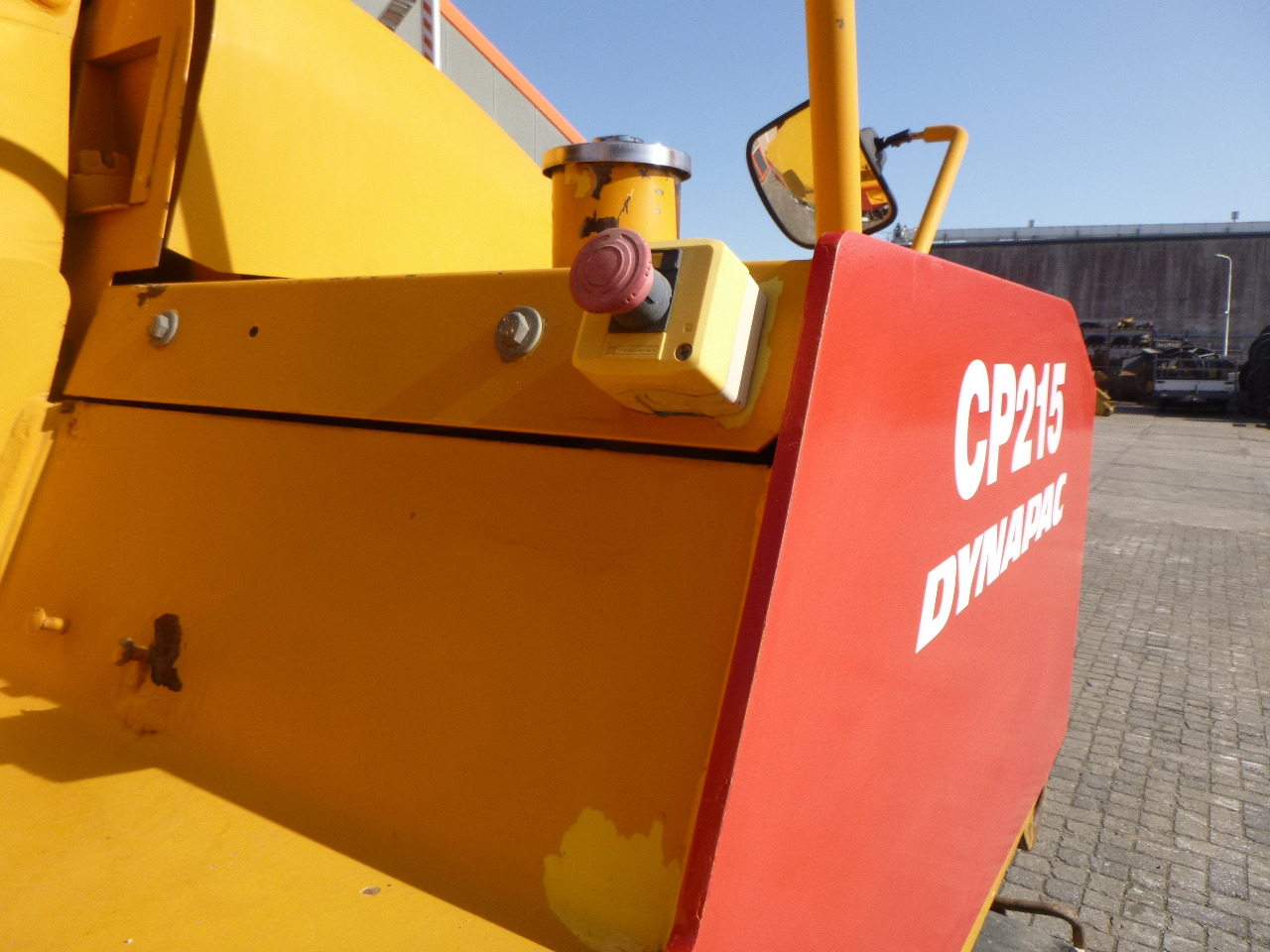 مدحلة هوائية DYNAPAC CP215(HITACHI): صورة 27 مدحلة هوائية DYNAPAC CP215(HITACHI): صورة 27