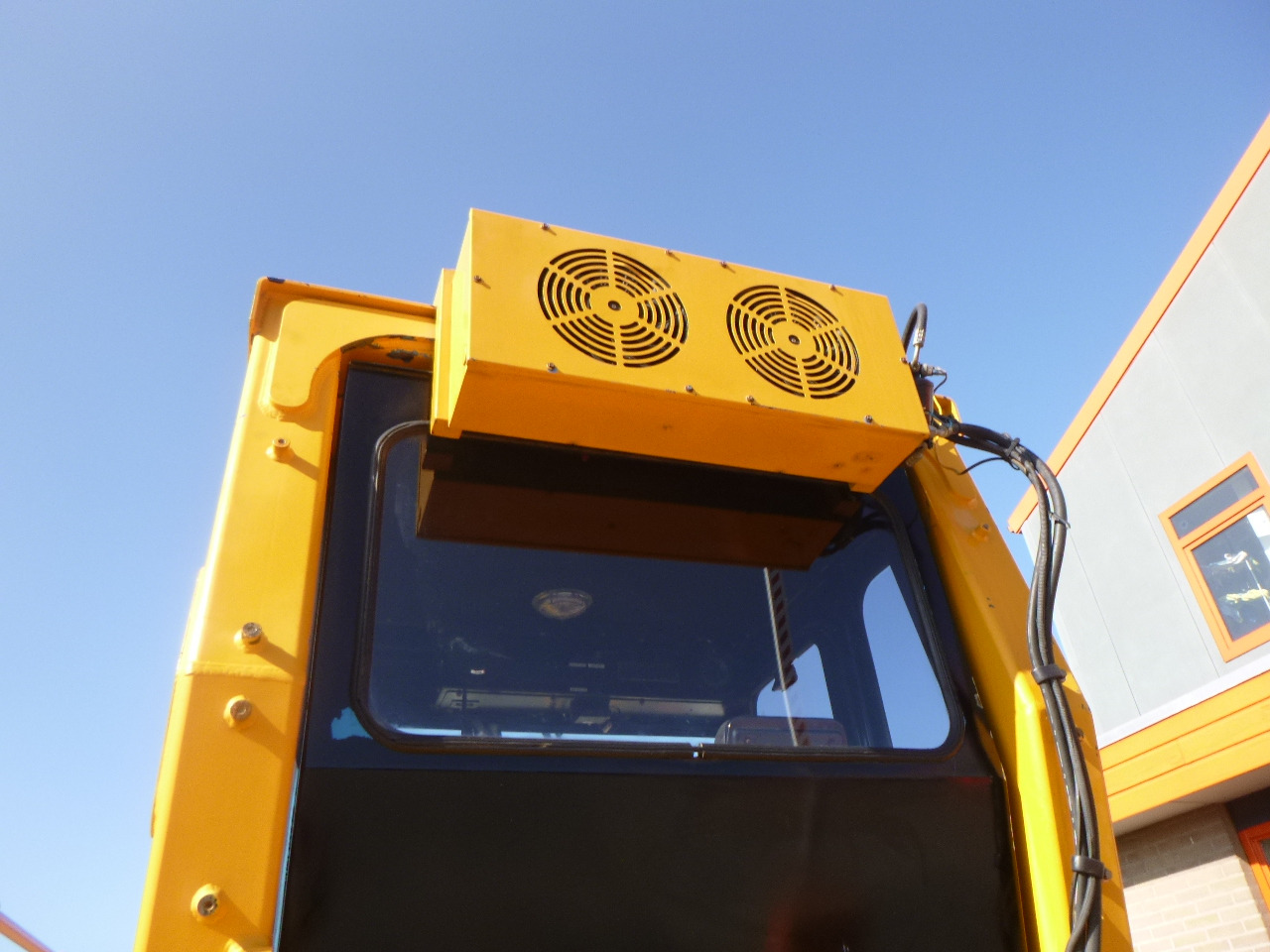 مدحلة هوائية DYNAPAC CP215(HITACHI): صورة 29 مدحلة هوائية DYNAPAC CP215(HITACHI): صورة 29