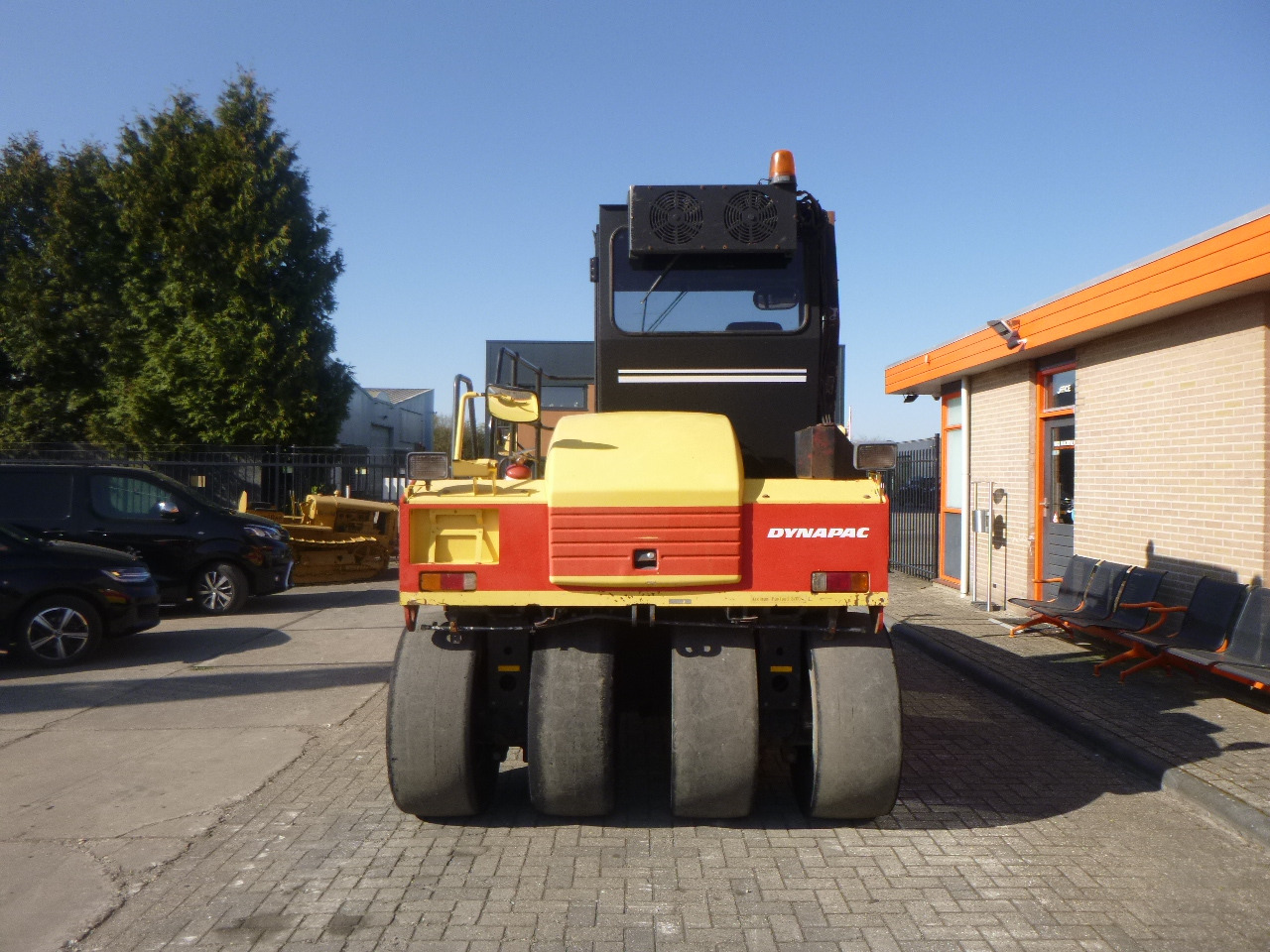 DYNAPAC CP215(HITACHI) - مدحلة هوائية: صورة 3 DYNAPAC CP215(HITACHI) - مدحلة هوائية: صورة 3