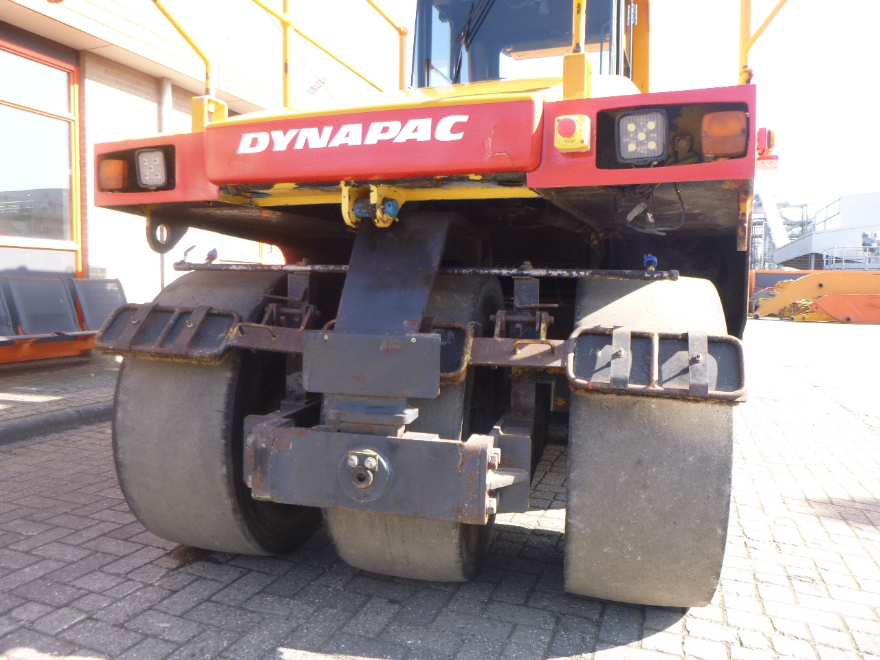 مدحلة هوائية DYNAPAC CP215(HITACHI): صورة 9 مدحلة هوائية DYNAPAC CP215(HITACHI): صورة 9