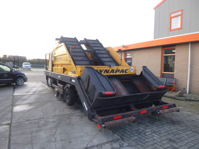 DYNAPAC HR21 Chip Spreader - آلة أسفلت: صورة 3 DYNAPAC HR21 Chip Spreader - آلة أسفلت: صورة 3