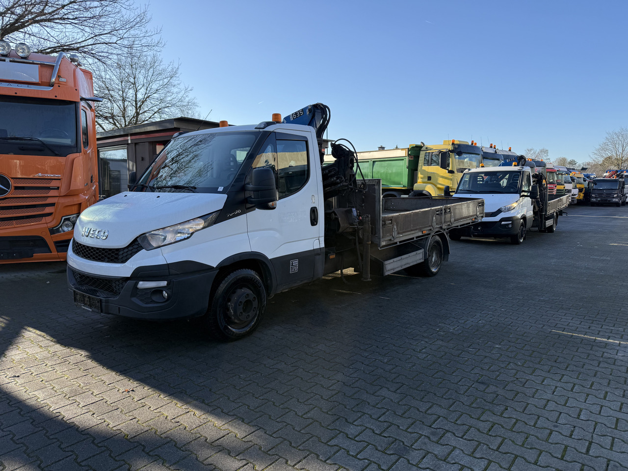 Iveco Daily 70C17 HMF 635 Kran bis 11 Meter - شاحنات مسطحة, شاحنة كرين: صورة 1 Iveco Daily 70C17 HMF 635 Kran bis 11 Meter - شاحنات مسطحة, شاحنة كرين: صورة 1