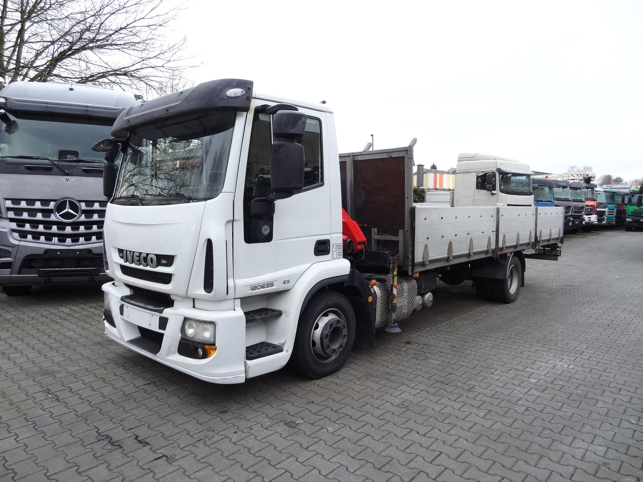 Iveco EuroCargo 120E25 Fassi F38 - شاحنات مسطحة, شاحنة كرين: صورة 1 Iveco EuroCargo 120E25 Fassi F38 - شاحنات مسطحة, شاحنة كرين: صورة 1
