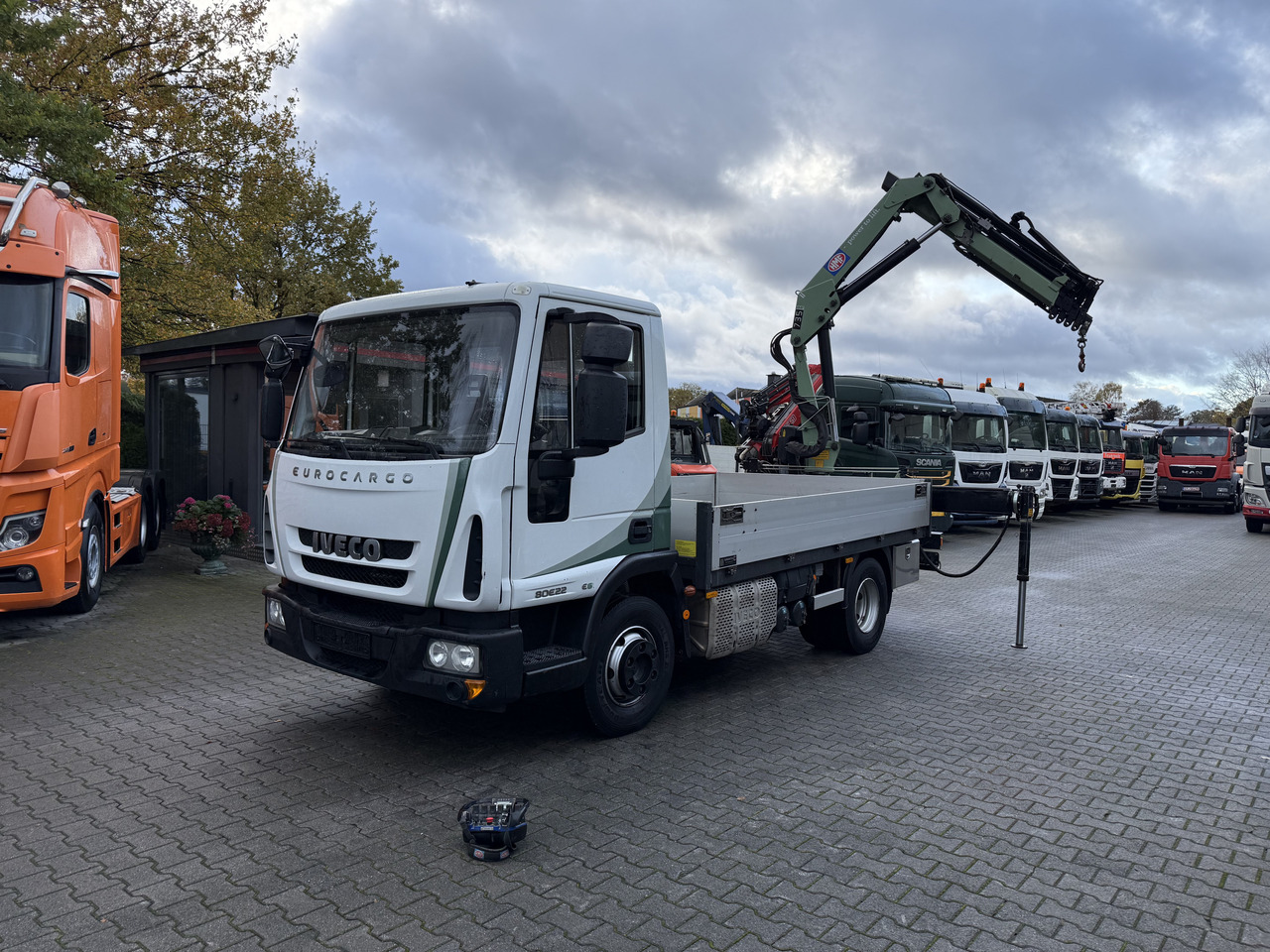 Iveco EuroCargo 80E22 Kran HMF 735 bis 15 Meter - شاحنات مسطحة, شاحنة كرين: صورة 1 Iveco EuroCargo 80E22 Kran HMF 735 bis 15 Meter - شاحنات مسطحة, شاحنة كرين: صورة 1