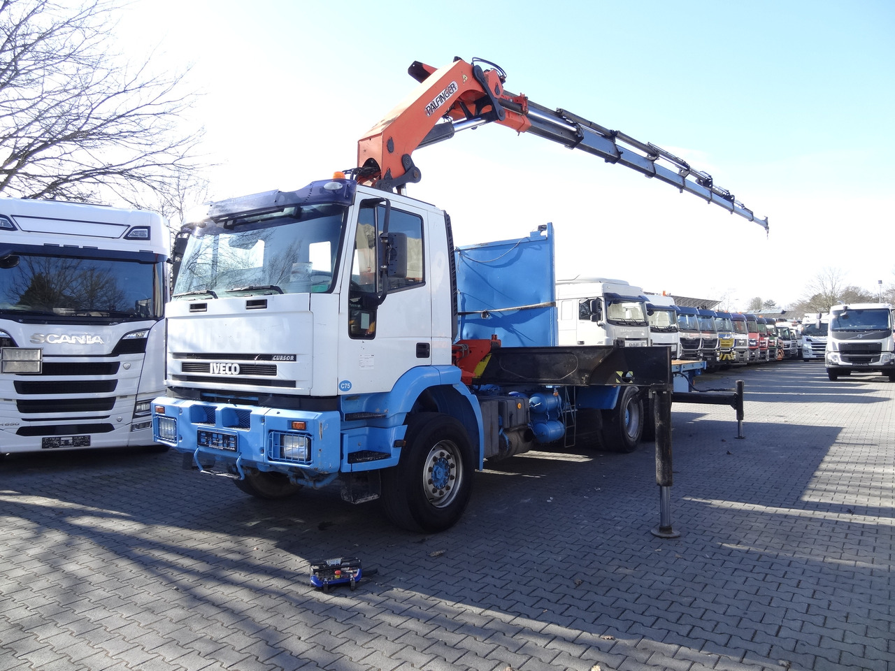 Iveco EuroTrakker 260E31 6X4 Palfinger 36002 - شاحنة كرين, شاحنات مسطحة: صورة 1 Iveco EuroTrakker 260E31 6X4 Palfinger 36002 - شاحنة كرين, شاحنات مسطحة: صورة 1