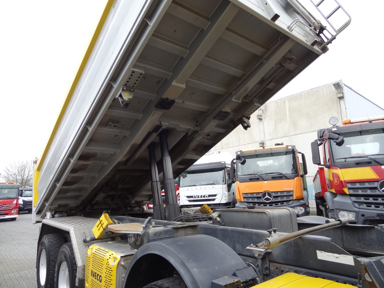 Iveco Trakker 450 8X4 Meiller - شاحنة قلاب: صورة 4 Iveco Trakker 450 8X4 Meiller - شاحنة قلاب: صورة 4