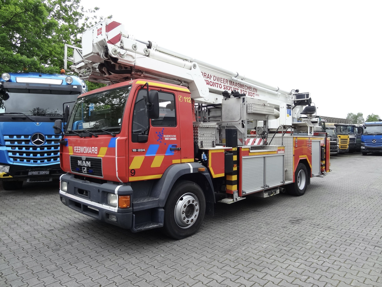 MAN L2000 18.284 Feuerwehr Bronto Skylift 27 Meter - منصة تلسكوبية محمولة على شاحنة: صورة 1 MAN L2000 18.284 Feuerwehr Bronto Skylift 27 Meter - منصة تلسكوبية محمولة على شاحنة: صورة 1