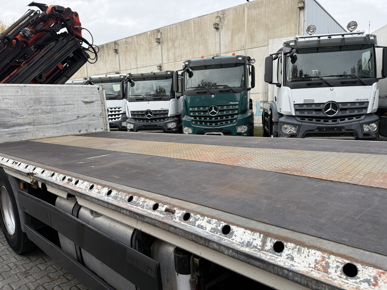 MAN TGS 26.360 6X2 Palfinger 27002 bis 26.5 Meter - شاحنة كرين, شاحنات مسطحة: صورة 2 MAN TGS 26.360 6X2 Palfinger 27002 bis 26.5 Meter - شاحنة كرين, شاحنات مسطحة: صورة 2