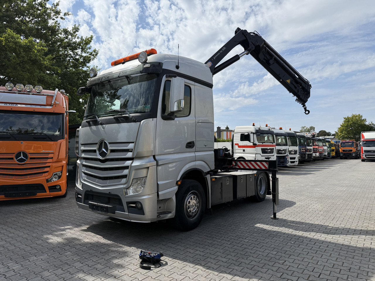 Mercedes-Benz Actros 1842LS Kran HMF 2020 bis 18 Meter - وحدة جر: صورة 1 Mercedes-Benz Actros 1842LS Kran HMF 2020 bis 18 Meter - وحدة جر: صورة 1