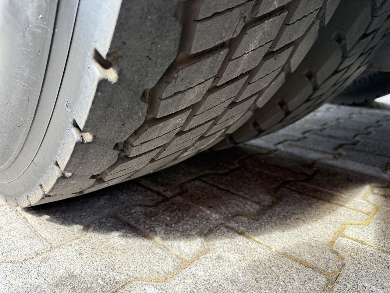 Mercedes-Benz Actros 1842LS Kran HMF 2020 bis 18 Meter - وحدة جر: صورة 3 Mercedes-Benz Actros 1842LS Kran HMF 2020 bis 18 Meter - وحدة جر: صورة 3