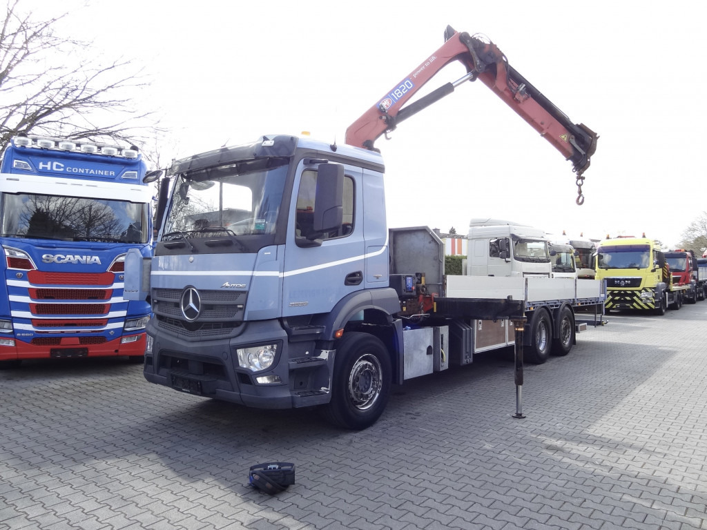 Mercedes-Benz Actros 2533 6X2 HMF 1820 Langmaterial - شاحنات مسطحة, شاحنة كرين: صورة 1 Mercedes-Benz Actros 2533 6X2 HMF 1820 Langmaterial - شاحنات مسطحة, شاحنة كرين: صورة 1