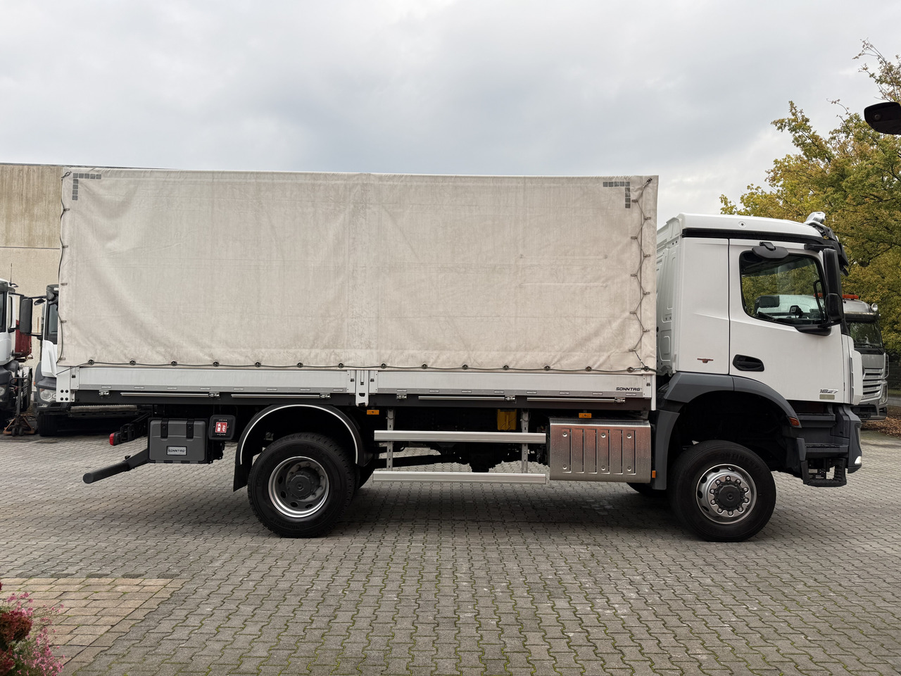 شاحنات مسطحة Mercedes-Benz Arocs 1827 AK 4X4 Ex-: صورة 12 شاحنات مسطحة Mercedes-Benz Arocs 1827 AK 4X4 Ex-: صورة 12