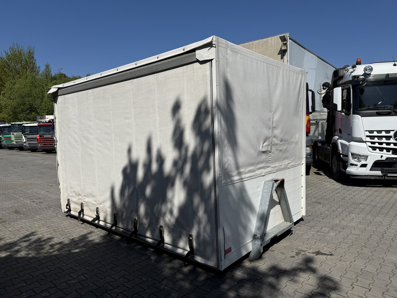 Plane/ Mulde/ Container Ex- Rotes Kreuz - حاوية هوك لفت: صورة 4 Plane/ Mulde/ Container Ex- Rotes Kreuz - حاوية هوك لفت: صورة 4
