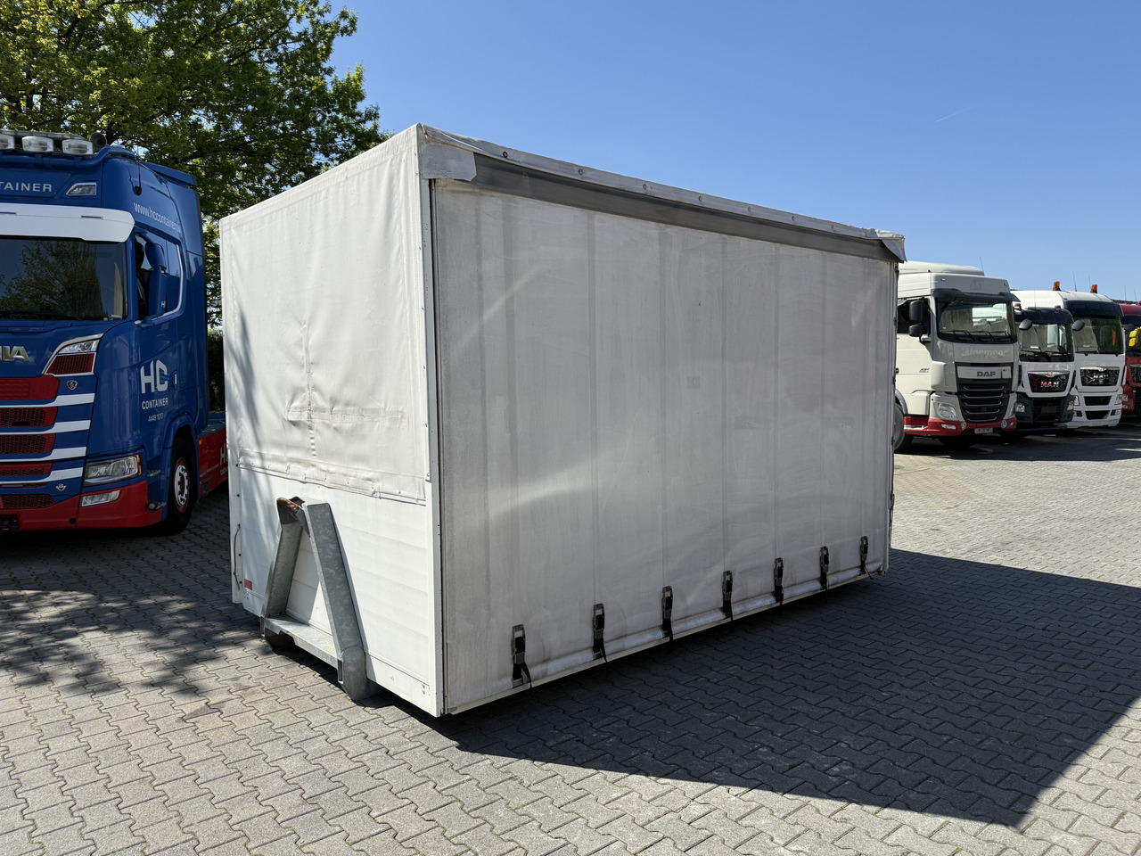 Plane/ Mulde/ Container Ex- Rotes Kreuz - حاوية هوك لفت: صورة 1 Plane/ Mulde/ Container Ex- Rotes Kreuz - حاوية هوك لفت: صورة 1