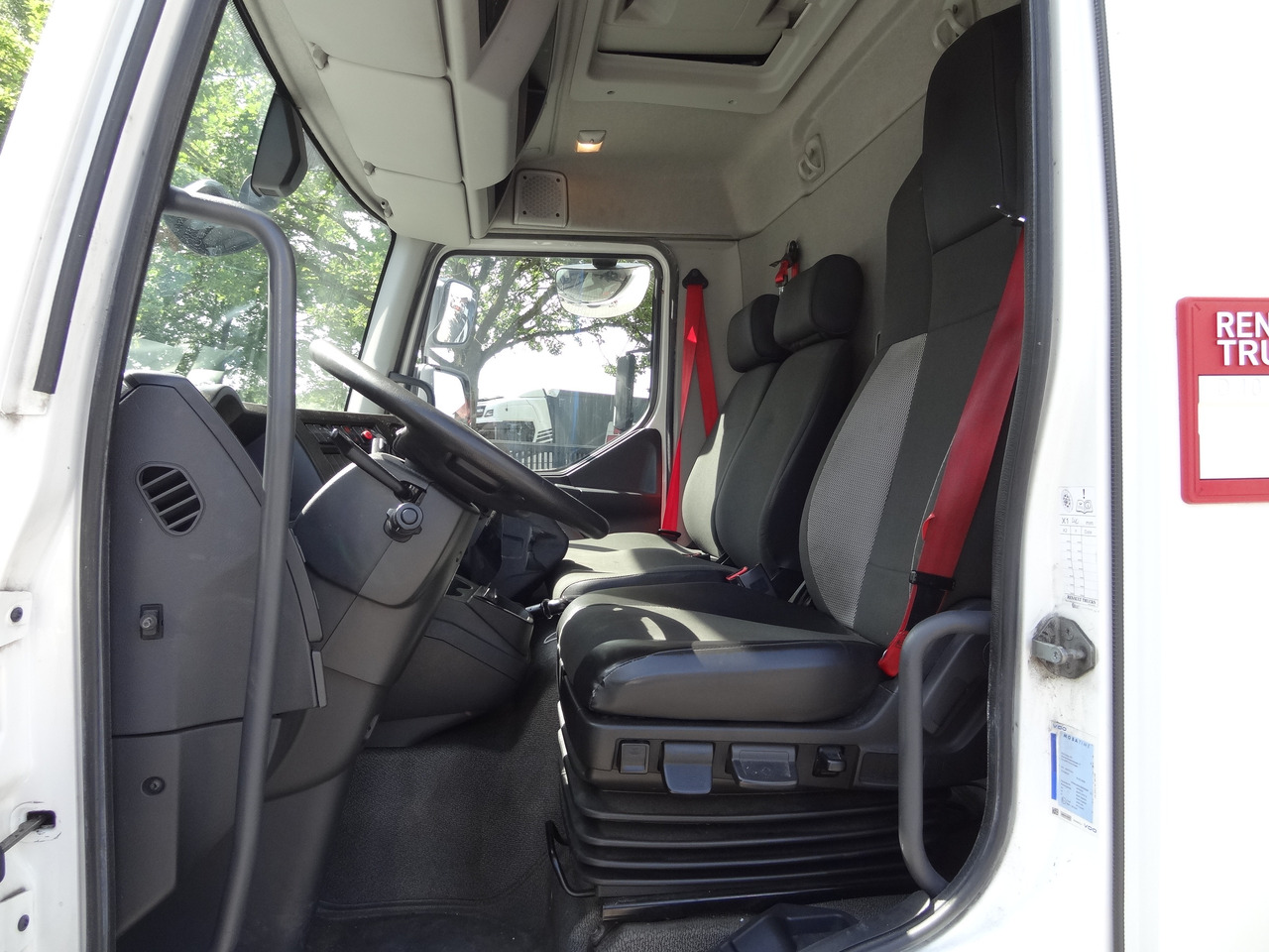 Renault D10.210 7m Koffer - شاحنة مقفلة: صورة 4 Renault D10.210 7m Koffer - شاحنة مقفلة: صورة 4