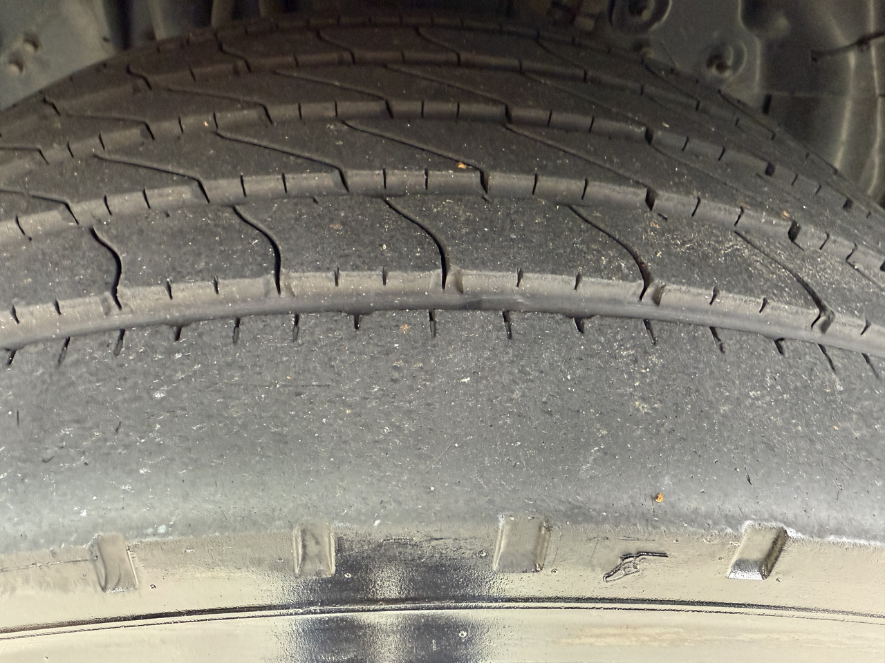 Scania P410 4X2 Palfinger PK 13001 - شاحنات مسطحة, شاحنة كرين: صورة 2 Scania P410 4X2 Palfinger PK 13001 - شاحنات مسطحة, شاحنة كرين: صورة 2