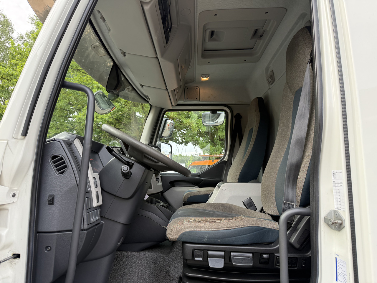 Volvo FL250.18 Carrier Supra 850Mt - شاحنة الفريزر: صورة 5 Volvo FL250.18 Carrier Supra 850Mt - شاحنة الفريزر: صورة 5