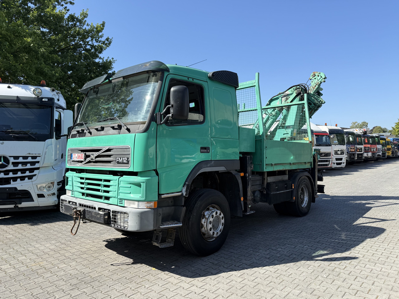 Volvo FM12 420 4X4 Kran MKG 300 bis 24 Meter - شاحنات مسطحة, شاحنة كرين: صورة 1 Volvo FM12 420 4X4 Kran MKG 300 bis 24 Meter - شاحنات مسطحة, شاحنة كرين: صورة 1