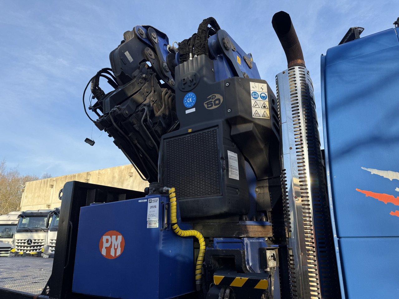 Volvo FM12 420 8X2 Kran PM 65026 bis 29 Meter - شاحنة كرين, شاحنات مسطحة: صورة 3 Volvo FM12 420 8X2 Kran PM 65026 bis 29 Meter - شاحنة كرين, شاحنات مسطحة: صورة 3