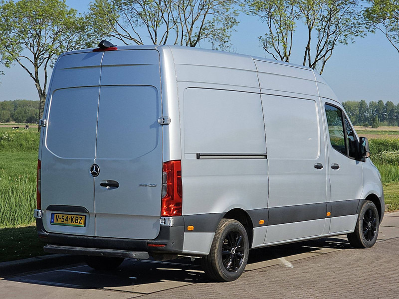 Mercedes-Benz Sprinter 319 L2H2 3.0Ltr V6 LED! - فان: صورة 3 Mercedes-Benz Sprinter 319 L2H2 3.0Ltr V6 LED! - فان: صورة 3