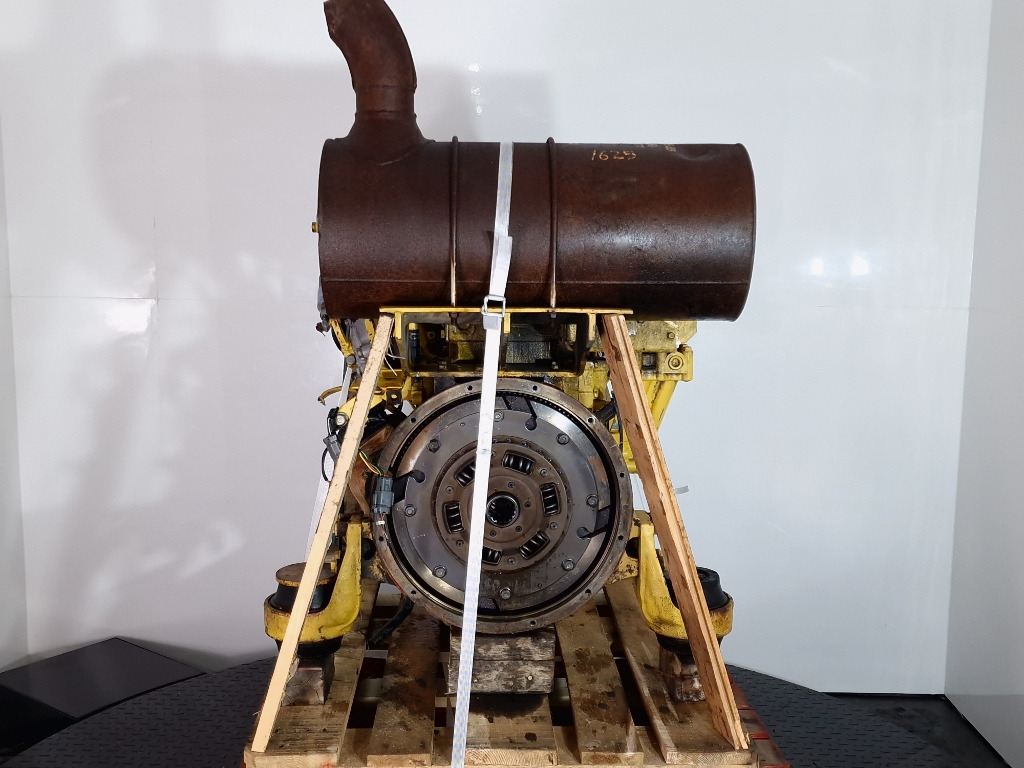 Komatsu SA6D95L-1 - محرك - آلات البناء: صورة 2 Komatsu SA6D95L-1 - محرك - آلات البناء: صورة 2