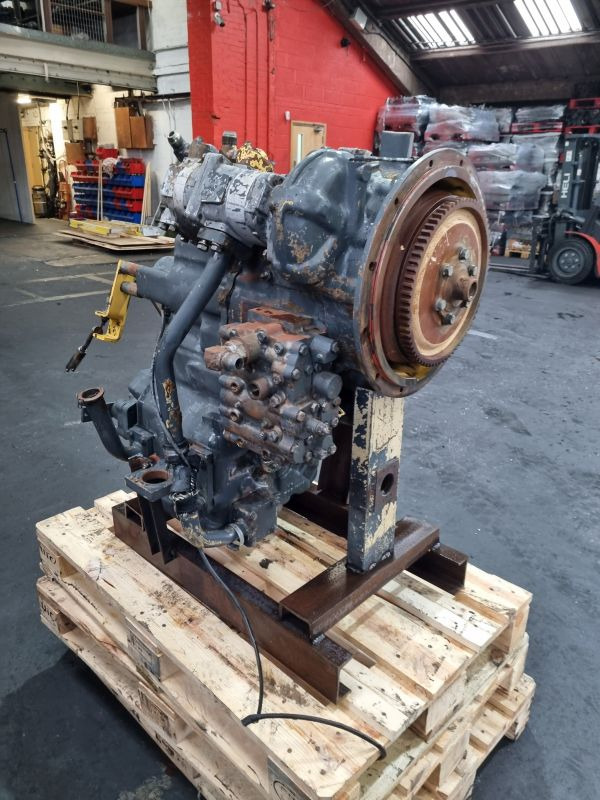 Komatsu WA320-3 Gearbox (Plant) - صندوق التروس - آلات البناء: صورة 1 Komatsu WA320-3 Gearbox (Plant) - صندوق التروس - آلات البناء: صورة 1