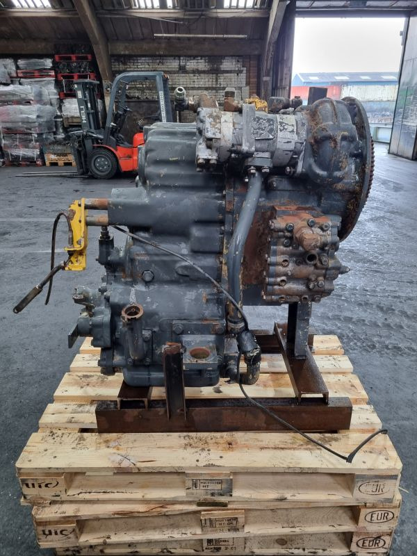 Komatsu WA320-3 Gearbox (Plant) - صندوق التروس - آلات البناء: صورة 2 Komatsu WA320-3 Gearbox (Plant) - صندوق التروس - آلات البناء: صورة 2