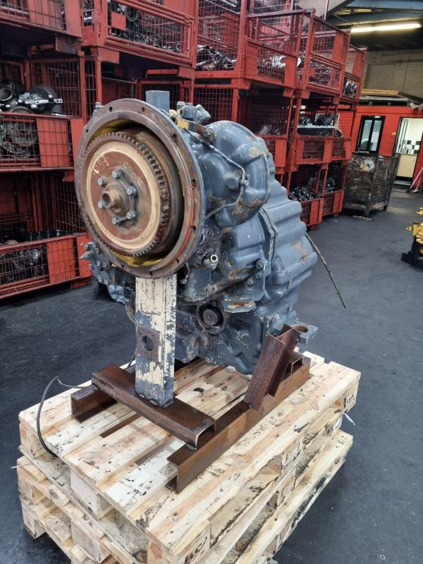 Komatsu WA320-3 Gearbox (Plant) - صندوق التروس - آلات البناء: صورة 4 Komatsu WA320-3 Gearbox (Plant) - صندوق التروس - آلات البناء: صورة 4