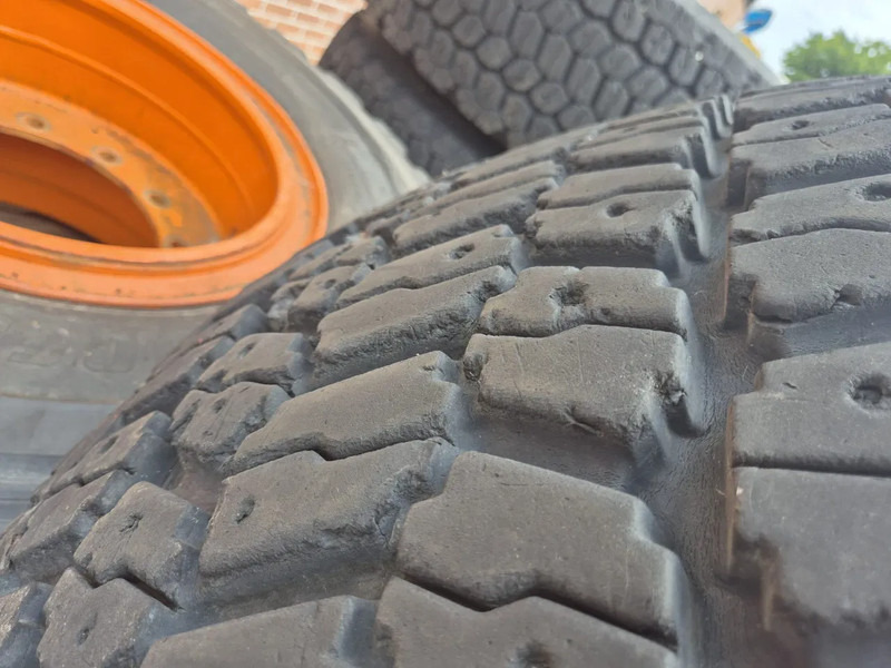 Bridgestone 20.5R25 - إطارات: صورة 4 Bridgestone 20.5R25 - إطارات: صورة 4