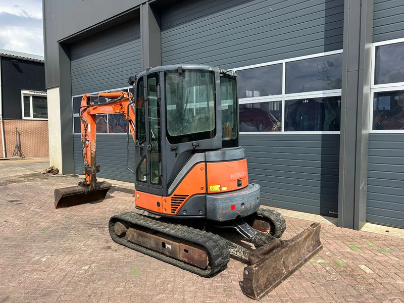 Hitachi ZX35U-2 - حفارة مُصَّغرة: صورة 2 Hitachi ZX35U-2 - حفارة مُصَّغرة: صورة 2