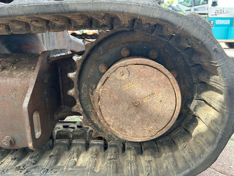 Hitachi ZX35U-2 - حفارة مُصَّغرة: صورة 5 Hitachi ZX35U-2 - حفارة مُصَّغرة: صورة 5