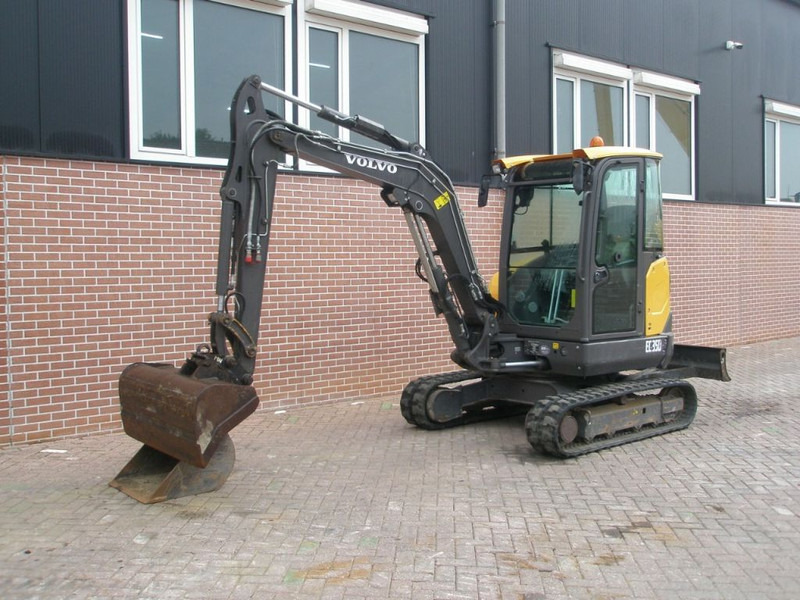 Volvo EC35D - حفارة مُصَّغرة: صورة 1 Volvo EC35D - حفارة مُصَّغرة: صورة 1
