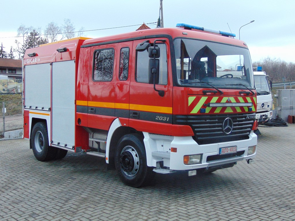 MERCEDES-BENZ Actros 2031 V8 GICAR - سيارة إطفاء: صورة 2 MERCEDES-BENZ Actros 2031 V8 GICAR - سيارة إطفاء: صورة 2
