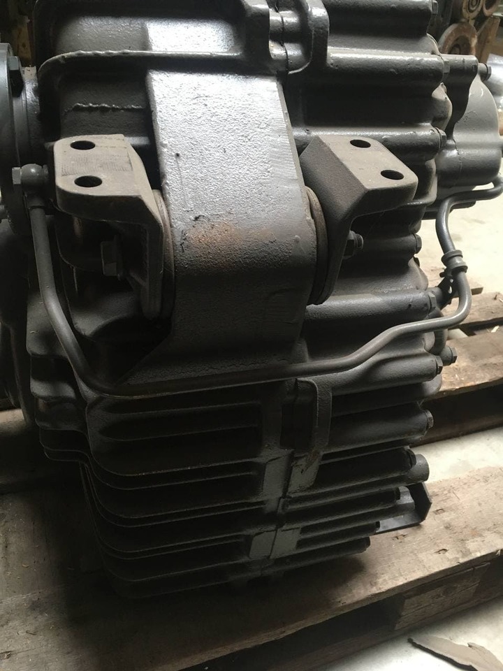 MERCEDES BENZ VG2400 3W/1,448 - صندوق التروس: صورة 4 MERCEDES BENZ VG2400 3W/1,448 - صندوق التروس: صورة 4