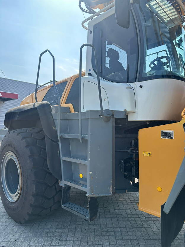 Liebherr L580 Loghandler - اللودر بعجل: صورة 2 Liebherr L580 Loghandler - اللودر بعجل: صورة 2