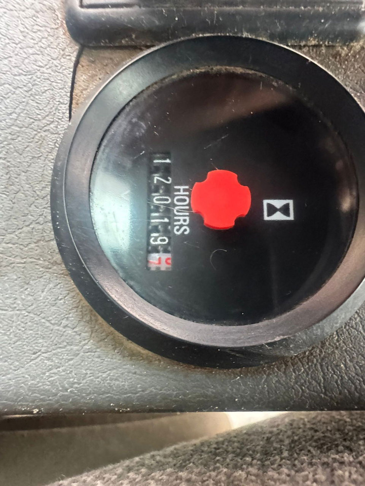 حفارة دولاب Volvo EW140B: صورة 14