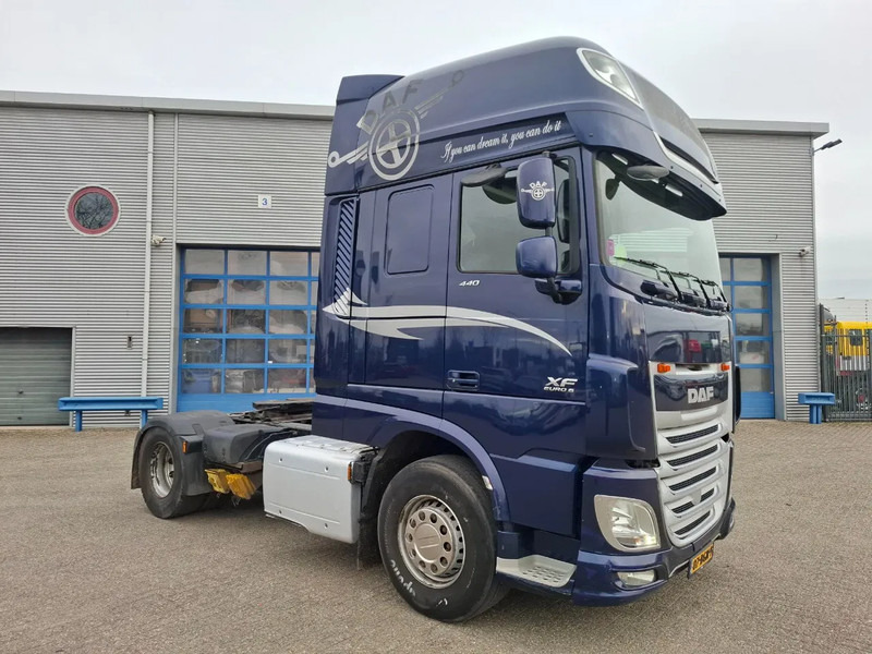 DAF XF106-440 / NL TRUCK / TUV:19-03-2026 / SMART TACHO / ACC / LWDS / FRIDGE / FULL SPOILER / AUTOMATIC / EURO-6 / 2016 - وحدة جر: صورة 2 DAF XF106-440 / NL TRUCK / TUV:19-03-2026 / SMART TACHO / ACC / LWDS / FRIDGE / FULL SPOILER / AUTOMATIC / EURO-6 / 2016 - وحدة جر: صورة 2