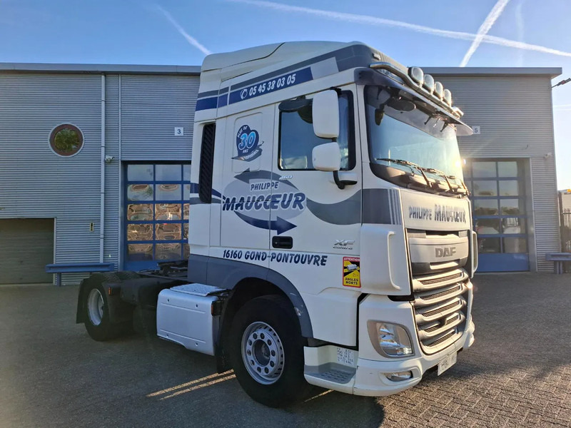 DAF XF106-460 / INTARDER / DEB / MANUAL / AIRCO / CLEAN TRUCK / EURO-6 / 2014 - وحدة جر: صورة 2 DAF XF106-460 / INTARDER / DEB / MANUAL / AIRCO / CLEAN TRUCK / EURO-6 / 2014 - وحدة جر: صورة 2