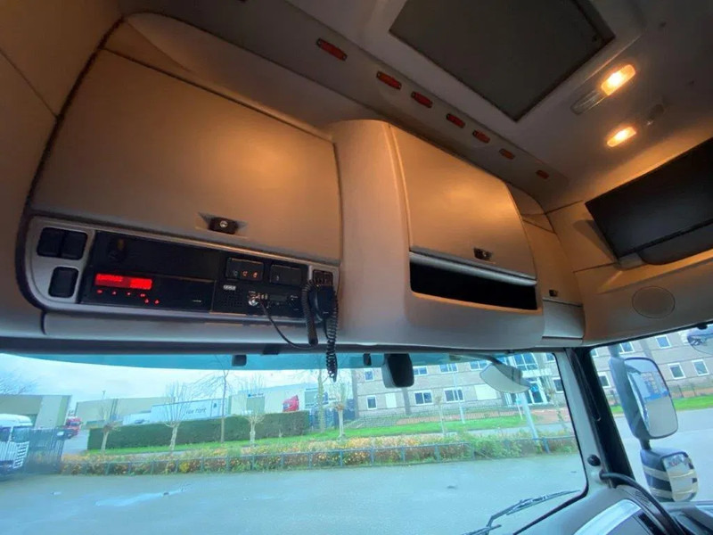 شاحنة ذات خطاف DAF XF106-530 8X2 / AJK HOOKLIFT 25000KG / 9 TON FRONT AXLE / NAVI / ONLY:612482 KM / SSC / AUTOMATIC / EURO-6 / 2019: صورة 20 شاحنة ذات خطاف DAF XF106-530 8X2 / AJK HOOKLIFT 25000KG / 9 TON FRONT AXLE / NAVI / ONLY:612482 KM / SSC / AUTOMATIC / EURO-6 / 2019: صورة 20