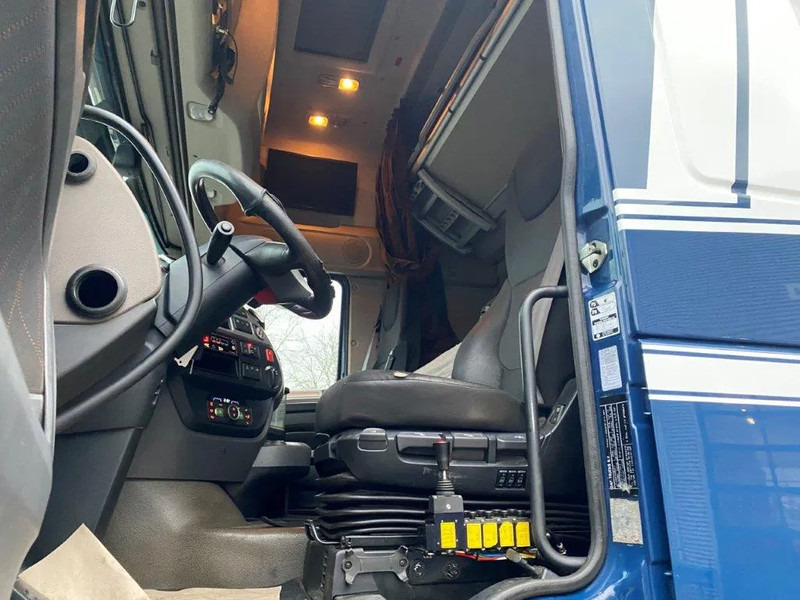 شاحنة ذات خطاف DAF XF106-530 8X2 / AJK HOOKLIFT 25000KG / 9 TON FRONT AXLE / NAVI / ONLY:612482 KM / SSC / AUTOMATIC / EURO-6 / 2019: صورة 13 شاحنة ذات خطاف DAF XF106-530 8X2 / AJK HOOKLIFT 25000KG / 9 TON FRONT AXLE / NAVI / ONLY:612482 KM / SSC / AUTOMATIC / EURO-6 / 2019: صورة 13